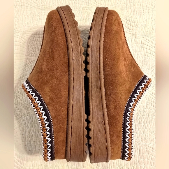 NWOT White Mountain Ladies Slip On  Slippers With Faux Fur Interior - Picture 3 of 5